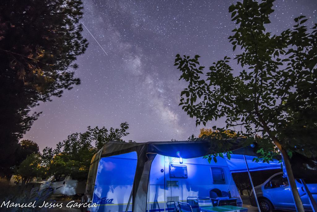 Camping Valdearenas Існахар Екстер'єр фото